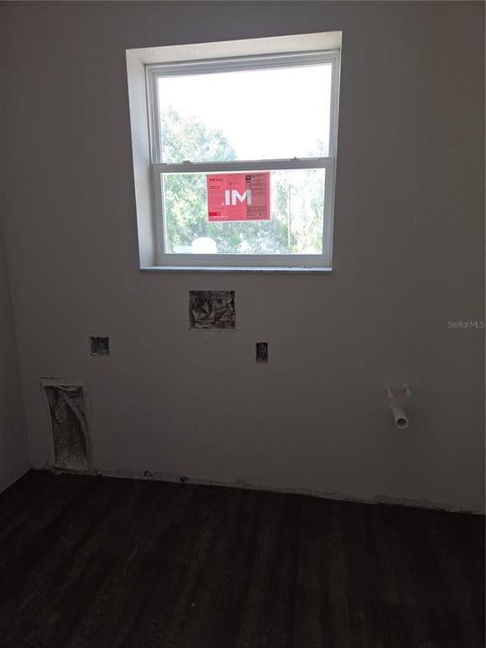 For Sale: $299,900 (4 beds, 2 baths, 1562 Square Feet)