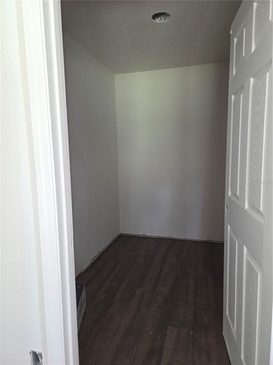 For Sale: $299,900 (4 beds, 2 baths, 1562 Square Feet)