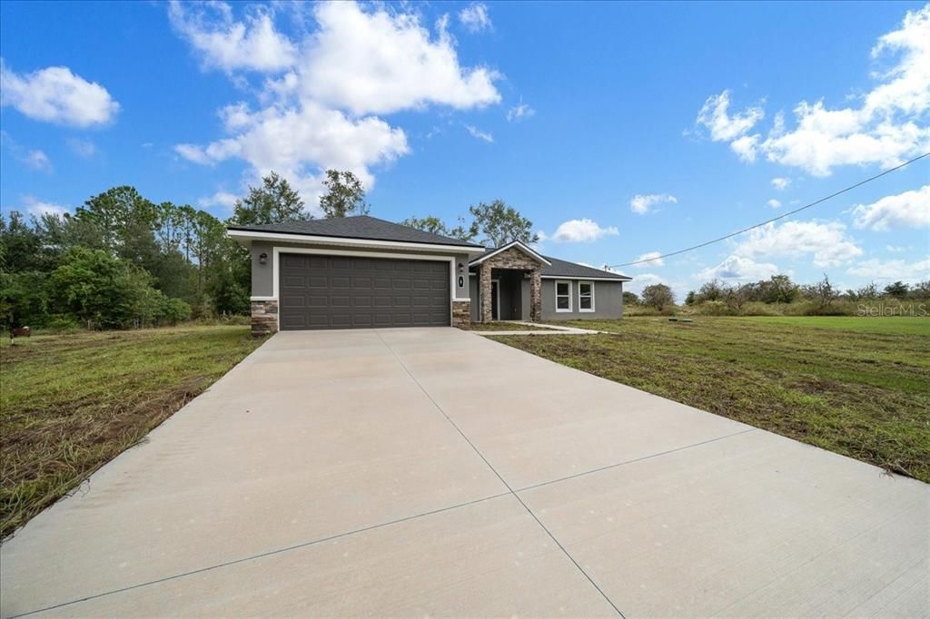 For Sale: $299,900 (4 beds, 2 baths, 1562 Square Feet)