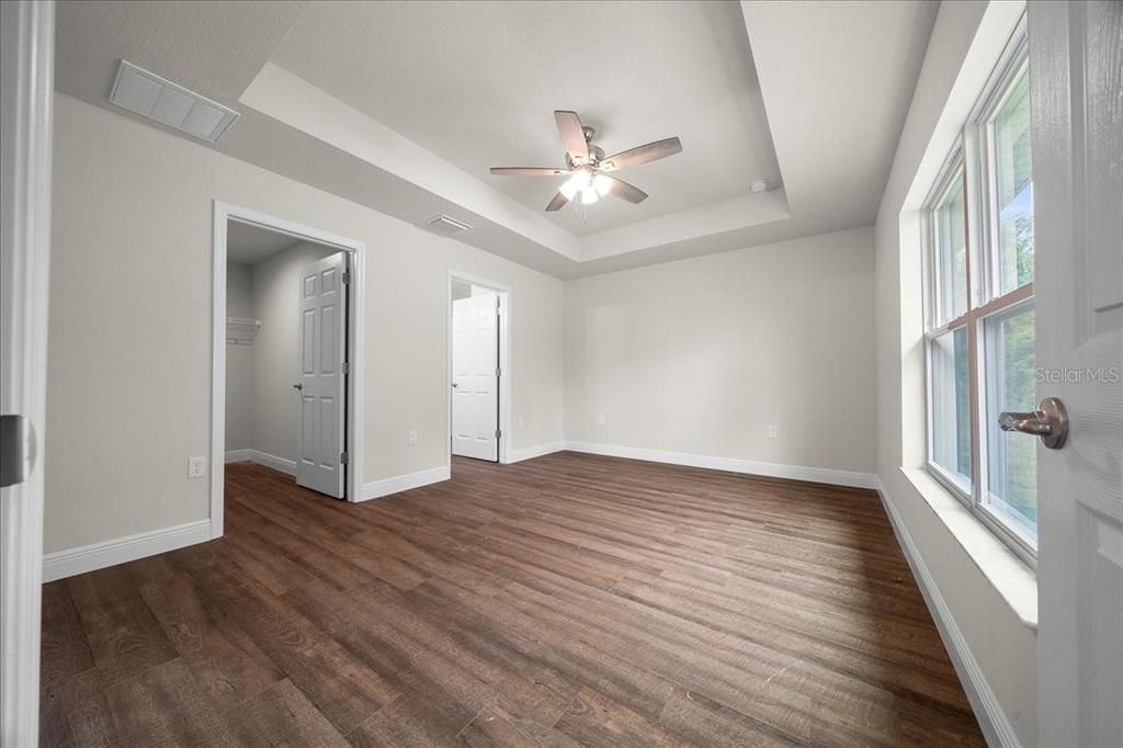 For Sale: $299,900 (4 beds, 2 baths, 1562 Square Feet)