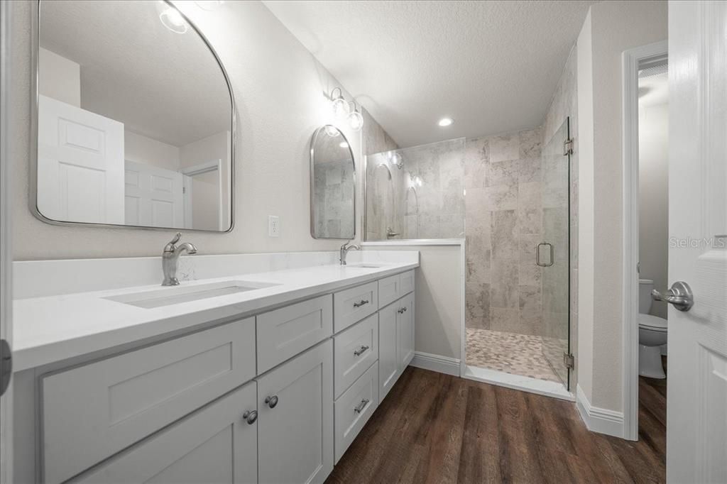 For Sale: $299,900 (4 beds, 2 baths, 1562 Square Feet)