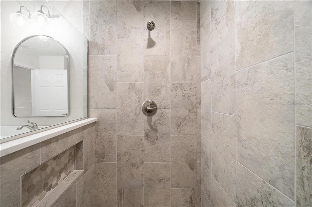 For Sale: $299,900 (4 beds, 2 baths, 1562 Square Feet)