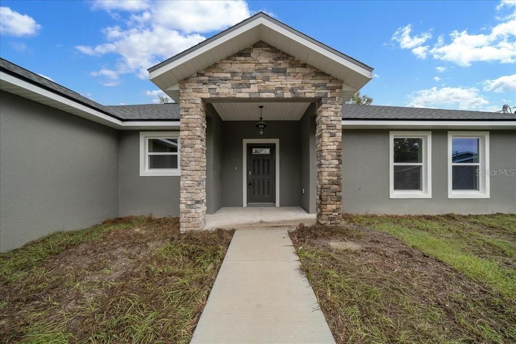 For Sale: $299,900 (4 beds, 2 baths, 1562 Square Feet)