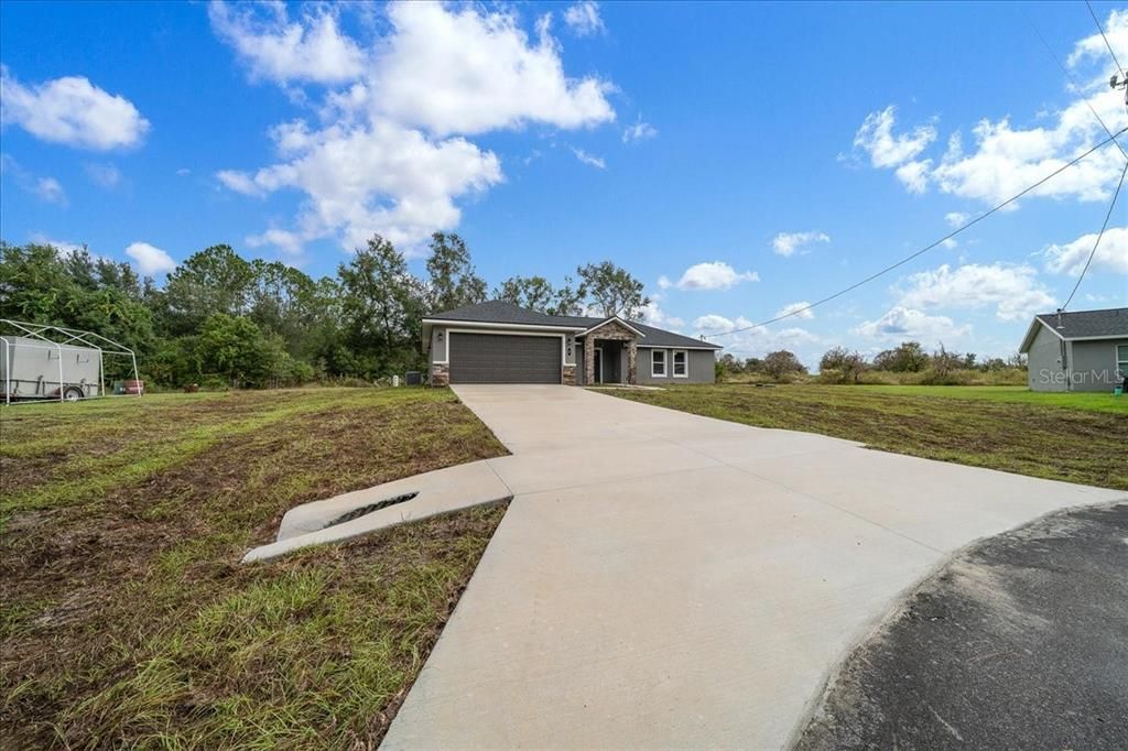 For Sale: $299,900 (4 beds, 2 baths, 1562 Square Feet)