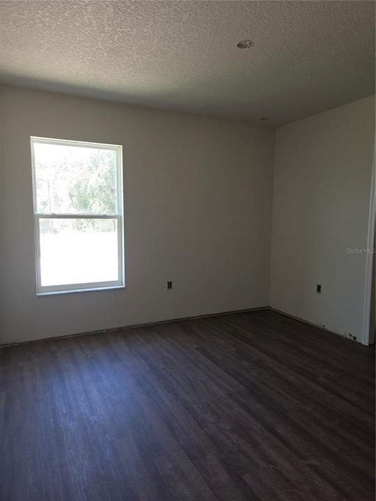 For Sale: $299,900 (4 beds, 2 baths, 1562 Square Feet)