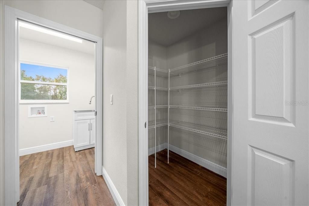 For Sale: $299,900 (4 beds, 2 baths, 1562 Square Feet)