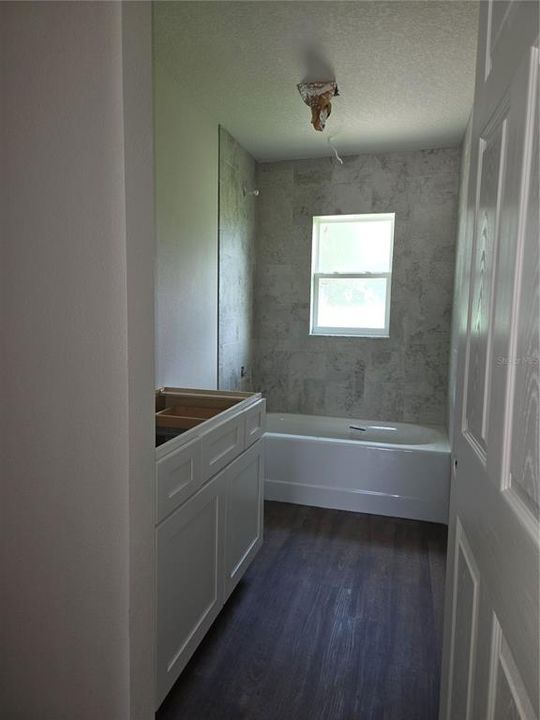 For Sale: $299,900 (4 beds, 2 baths, 1562 Square Feet)