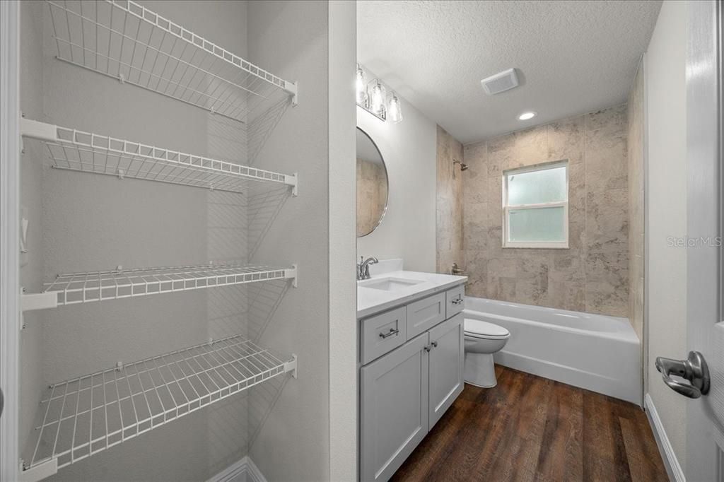 For Sale: $299,900 (4 beds, 2 baths, 1562 Square Feet)