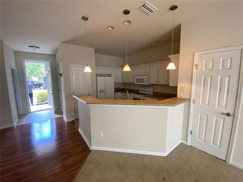 Active With Contract: $1,750 (3 beds, 2 baths, 1507 Square Feet)