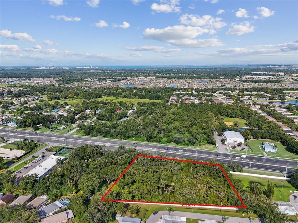 待售: $1,755,000 (1.97 acres)