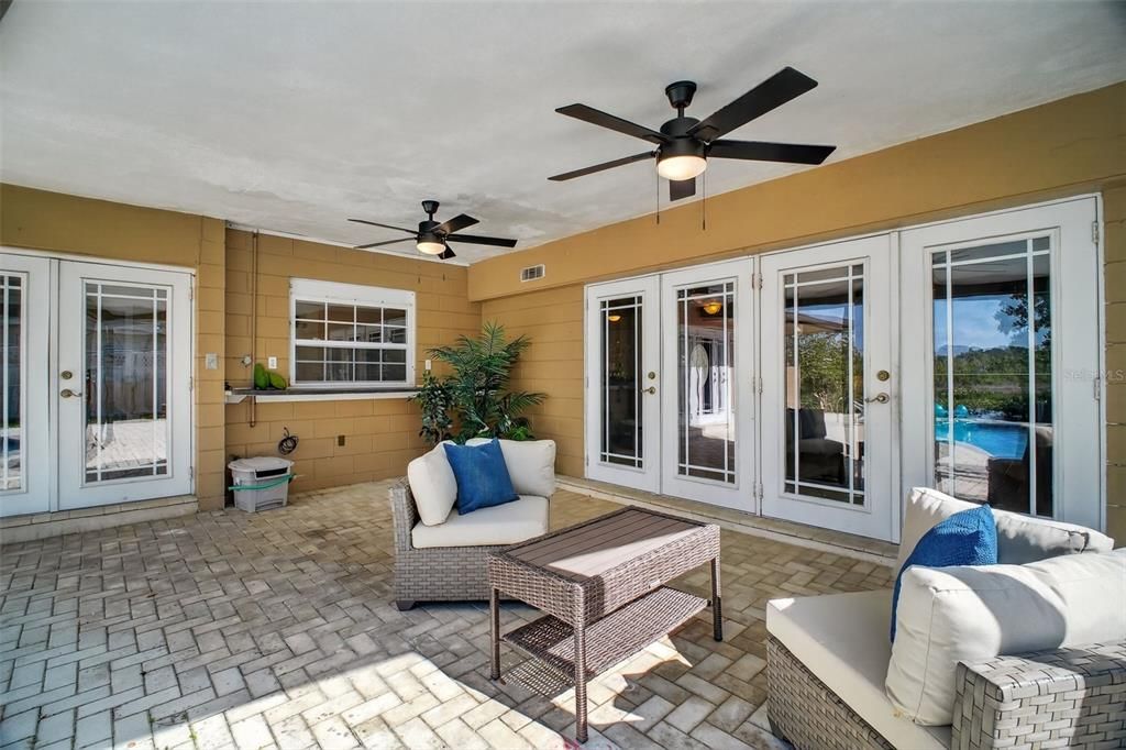 En Venta: $849,000 (4 camas, 2 baños, 3000 Pies cuadrados)