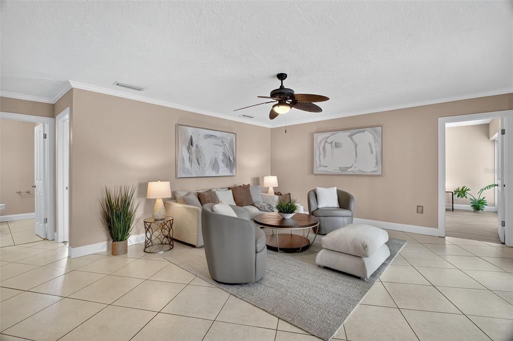 En Venta: $849,000 (4 camas, 2 baños, 3000 Pies cuadrados)