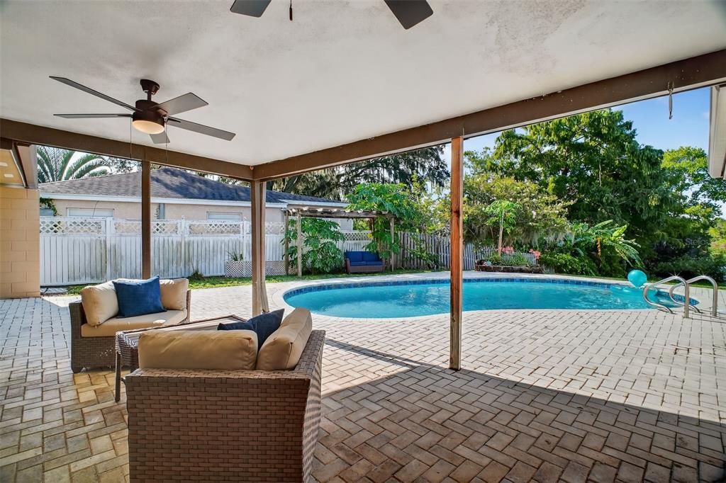 En Venta: $849,000 (4 camas, 2 baños, 3000 Pies cuadrados)