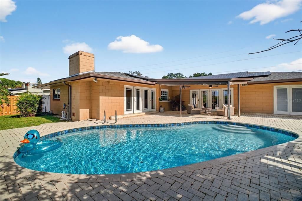 En Venta: $849,000 (4 camas, 2 baños, 3000 Pies cuadrados)