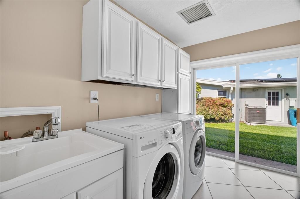 En Venta: $849,000 (4 camas, 2 baños, 3000 Pies cuadrados)