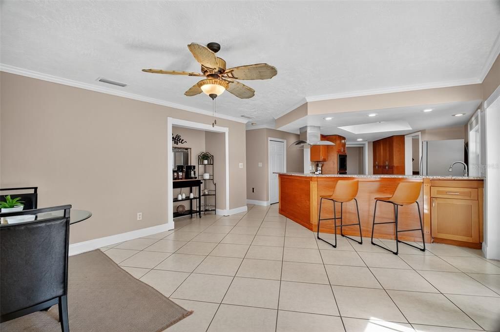 En Venta: $849,000 (4 camas, 2 baños, 3000 Pies cuadrados)