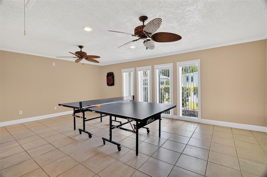 En Venta: $849,000 (4 camas, 2 baños, 3000 Pies cuadrados)