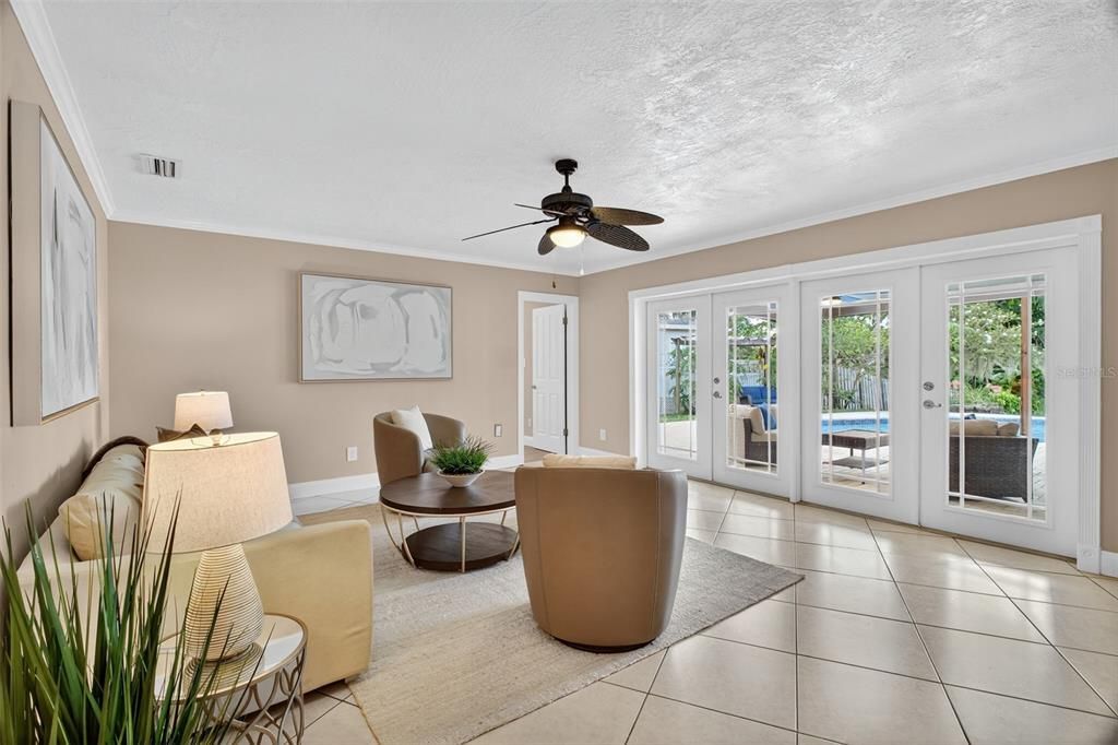 En Venta: $849,000 (4 camas, 2 baños, 3000 Pies cuadrados)