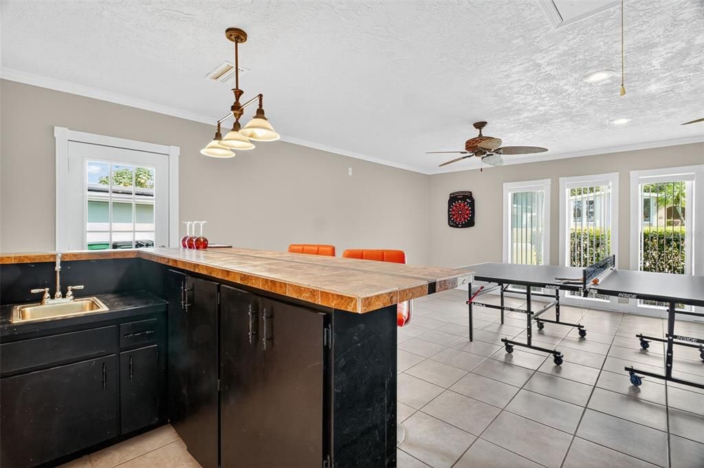 En Venta: $849,000 (4 camas, 2 baños, 3000 Pies cuadrados)