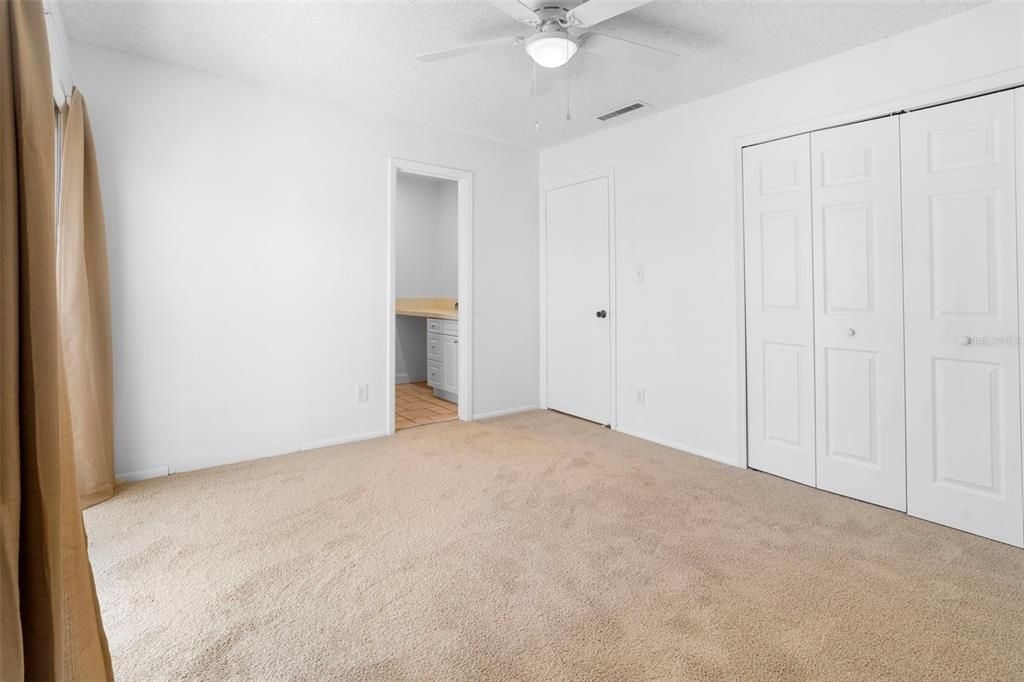 合同活跃: $109,500 (2 贝兹, 2 浴室, 1085 平方英尺)