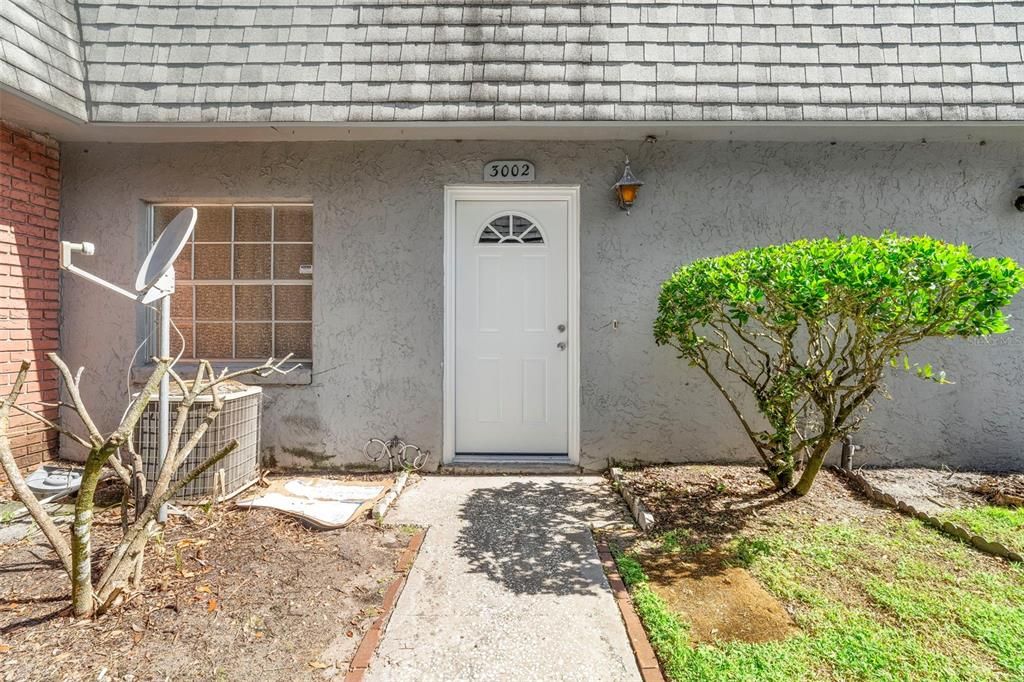 合同活跃: $109,500 (2 贝兹, 2 浴室, 1085 平方英尺)