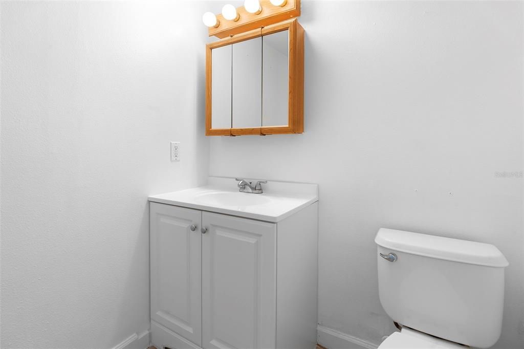 合同活跃: $109,500 (2 贝兹, 2 浴室, 1085 平方英尺)