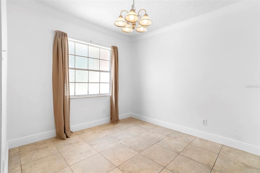 合同活跃: $109,500 (2 贝兹, 2 浴室, 1085 平方英尺)