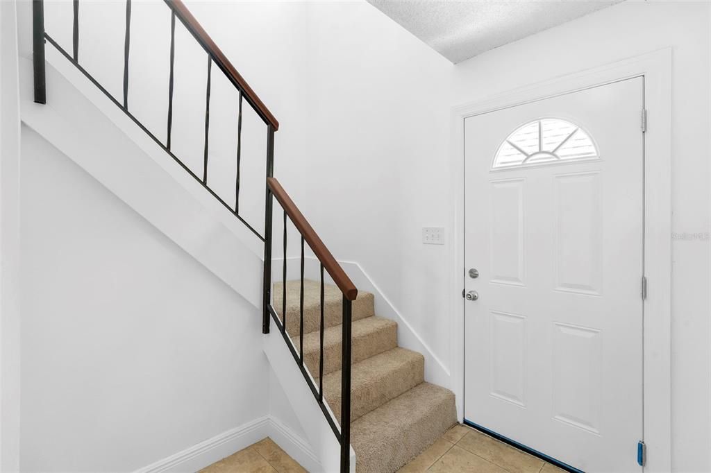 合同活跃: $109,500 (2 贝兹, 2 浴室, 1085 平方英尺)