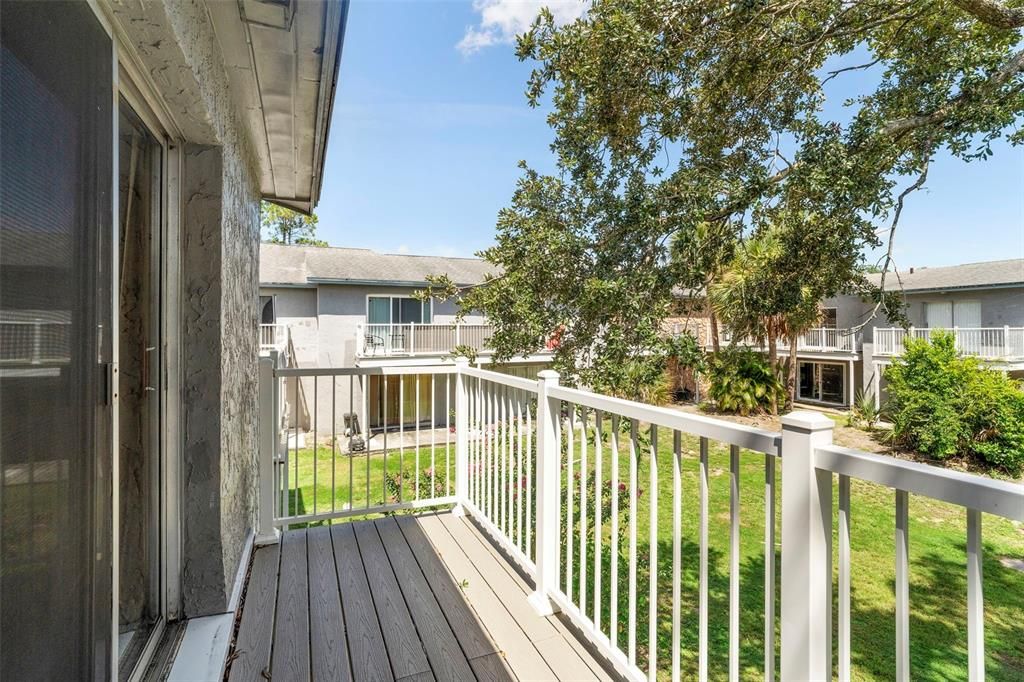 合同活跃: $109,500 (2 贝兹, 2 浴室, 1085 平方英尺)