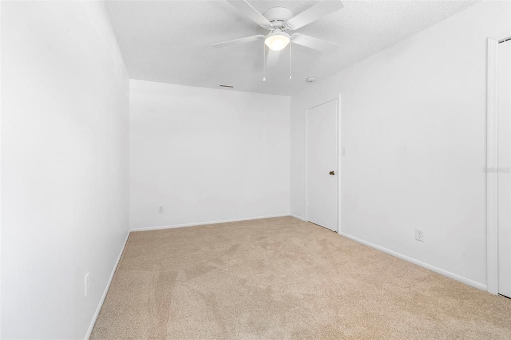 合同活跃: $109,500 (2 贝兹, 2 浴室, 1085 平方英尺)