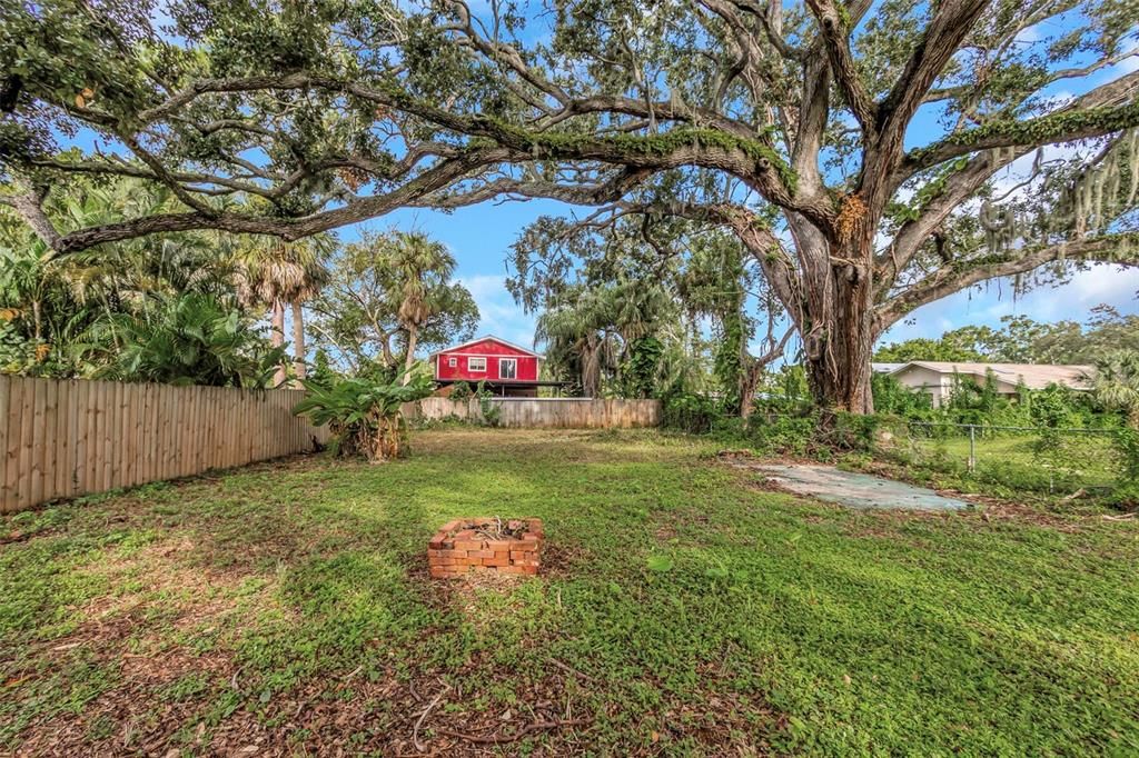 Под контрактом: $420,000 (3 спален, 2 ванн, 1620 Квадратных фут)