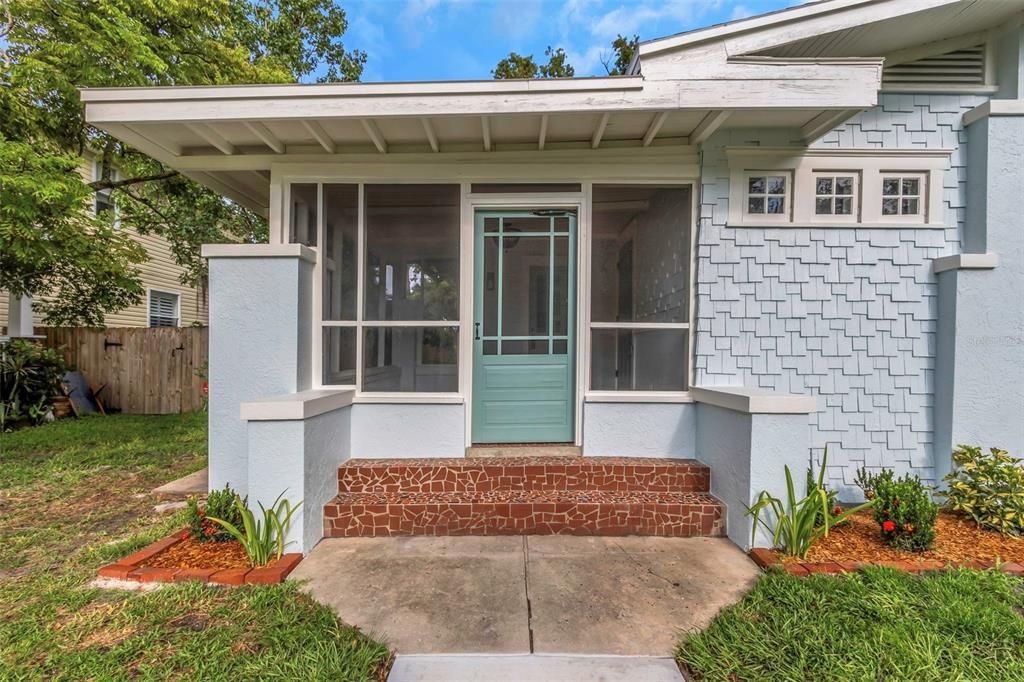 Под контрактом: $420,000 (3 спален, 2 ванн, 1620 Квадратных фут)