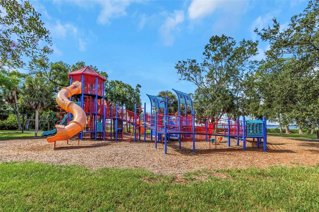 Под контрактом: $420,000 (3 спален, 2 ванн, 1620 Квадратных фут)