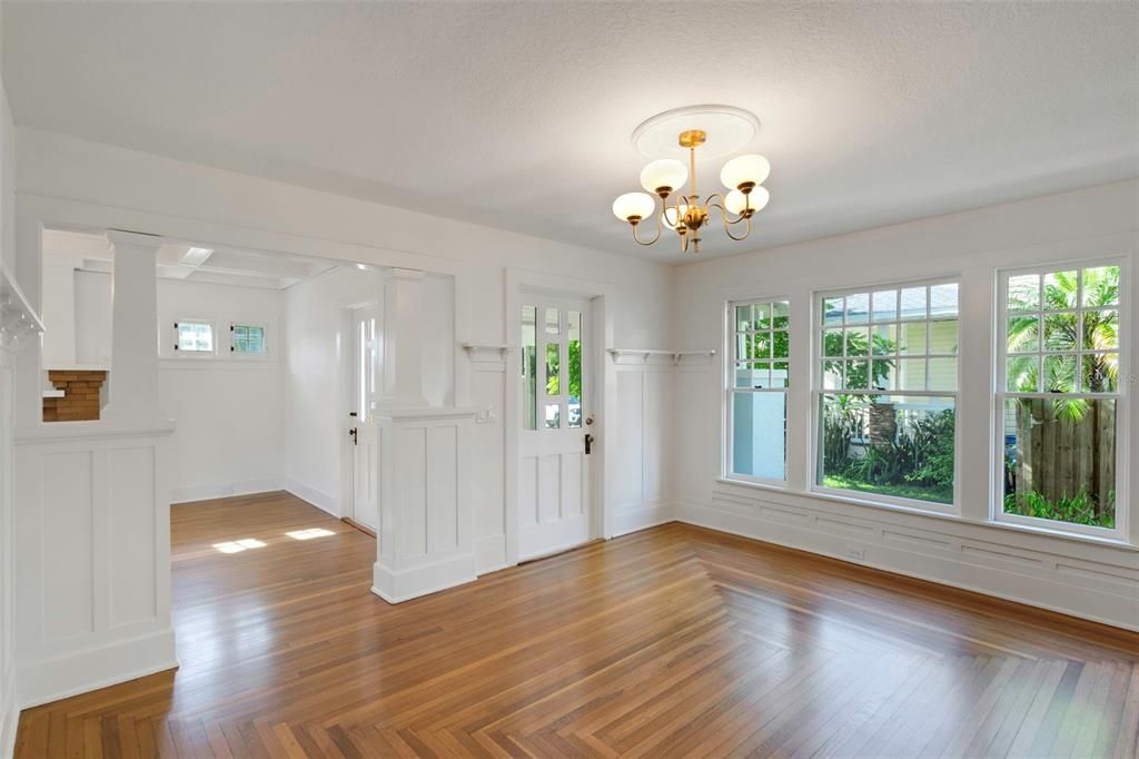 Под контрактом: $420,000 (3 спален, 2 ванн, 1620 Квадратных фут)