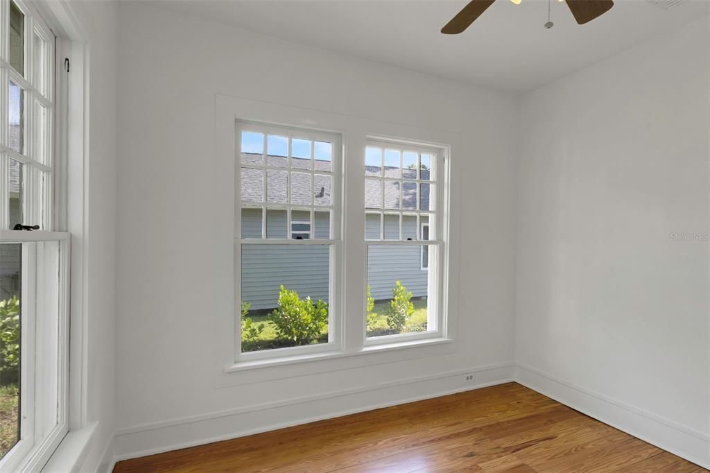 Под контрактом: $420,000 (3 спален, 2 ванн, 1620 Квадратных фут)