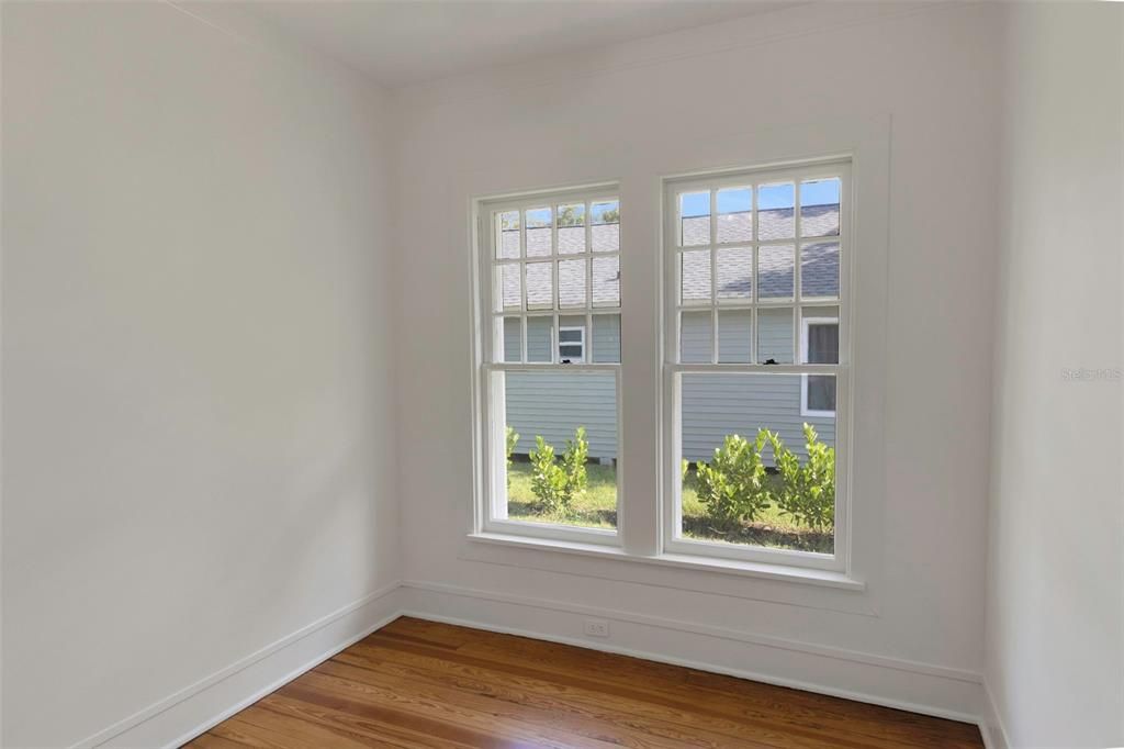 Под контрактом: $420,000 (3 спален, 2 ванн, 1620 Квадратных фут)