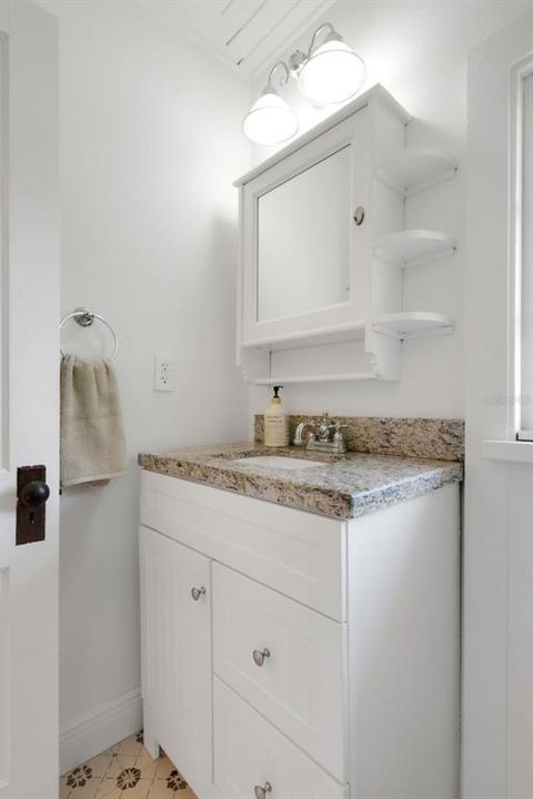 Под контрактом: $420,000 (3 спален, 2 ванн, 1620 Квадратных фут)