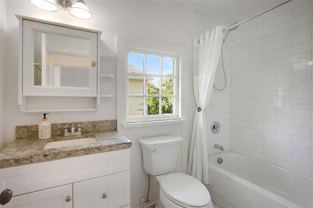 Под контрактом: $420,000 (3 спален, 2 ванн, 1620 Квадратных фут)