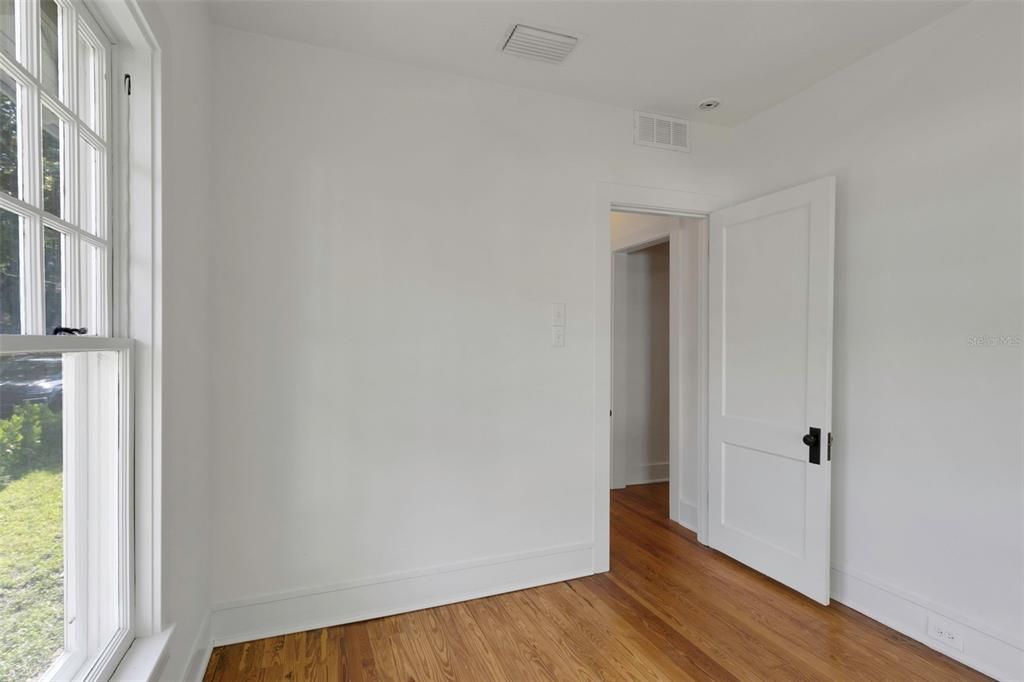 Под контрактом: $420,000 (3 спален, 2 ванн, 1620 Квадратных фут)