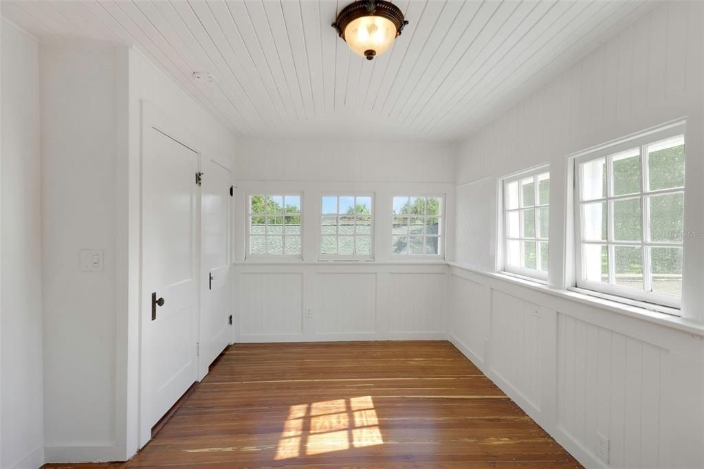 Под контрактом: $420,000 (3 спален, 2 ванн, 1620 Квадратных фут)