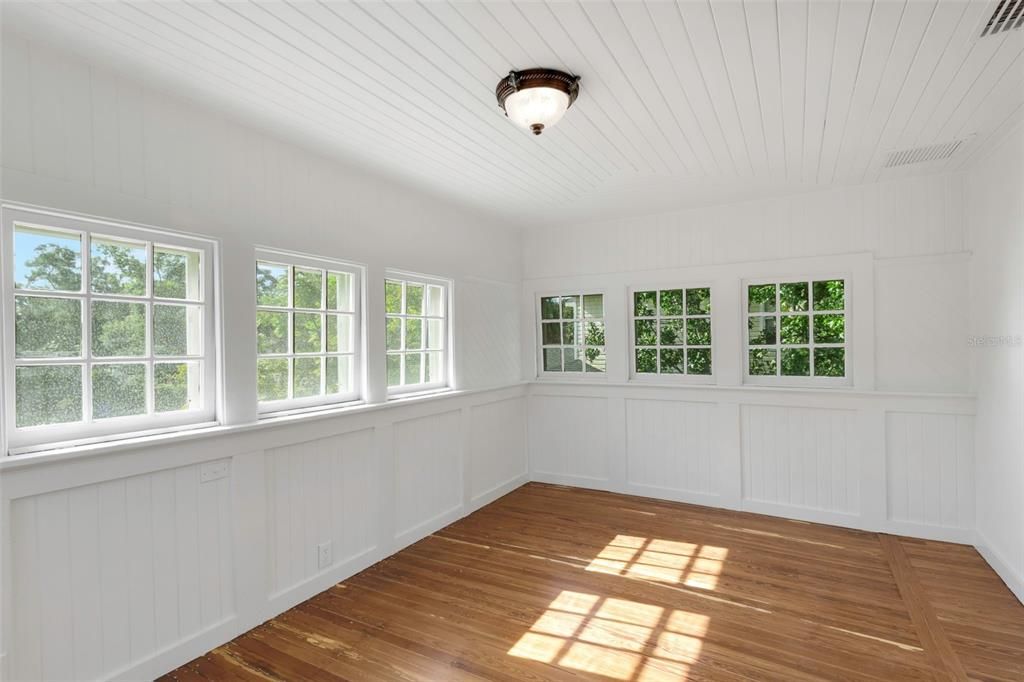 Под контрактом: $420,000 (3 спален, 2 ванн, 1620 Квадратных фут)