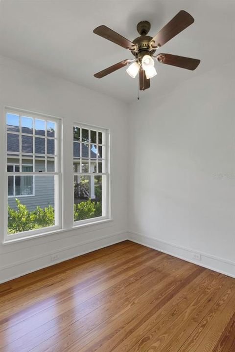 Под контрактом: $420,000 (3 спален, 2 ванн, 1620 Квадратных фут)