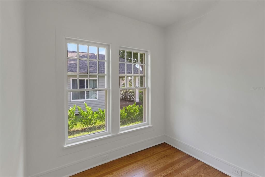 Под контрактом: $420,000 (3 спален, 2 ванн, 1620 Квадратных фут)