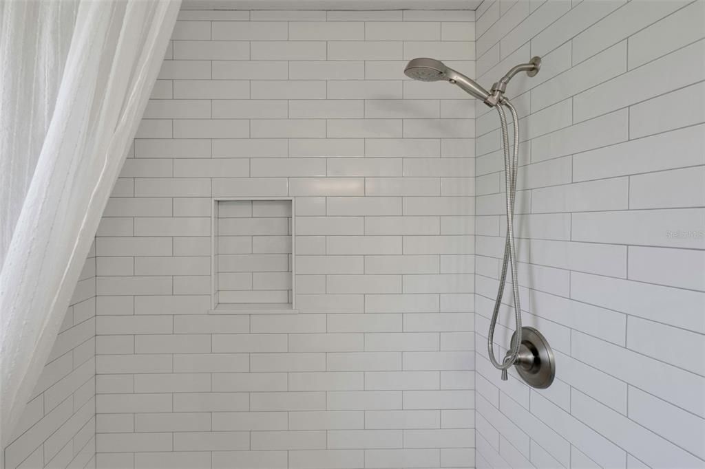 Под контрактом: $420,000 (3 спален, 2 ванн, 1620 Квадратных фут)