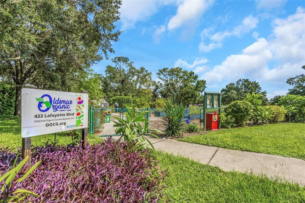 Под контрактом: $420,000 (3 спален, 2 ванн, 1620 Квадратных фут)