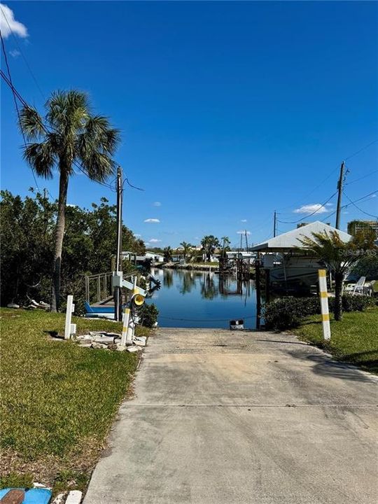 На продажу: $42,500 (0.04 acres)