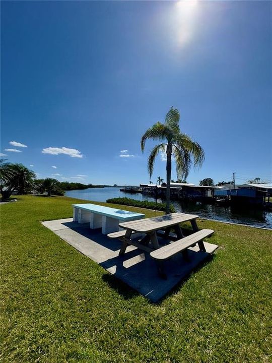 На продажу: $42,500 (0.04 acres)