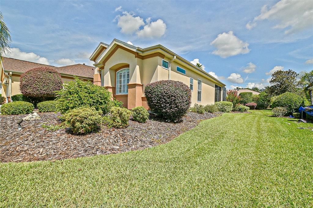 For Sale: $469,000 (3 beds, 2 baths, 2324 Square Feet)