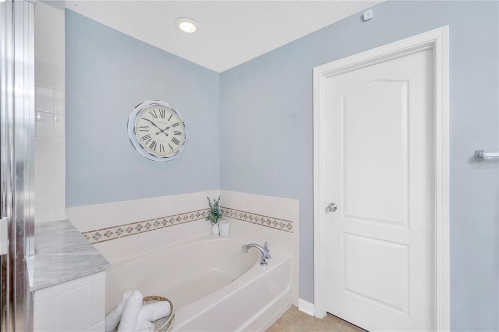 待售: $280,000 (3 贝兹, 2 浴室, 1824 平方英尺)