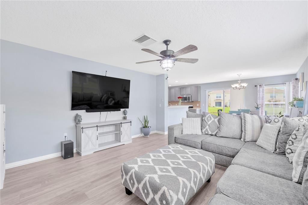 待售: $280,000 (3 贝兹, 2 浴室, 1824 平方英尺)